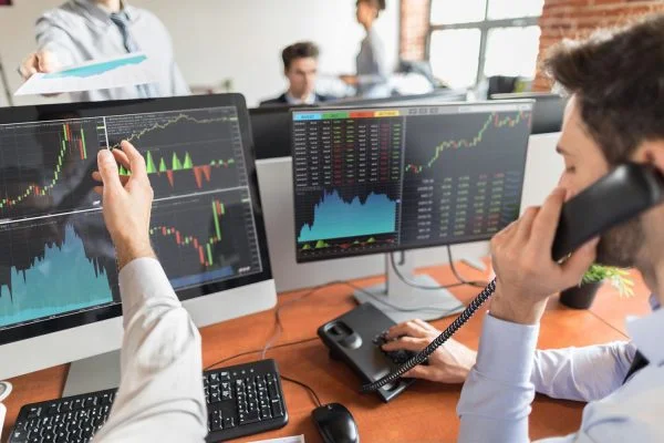 Minh họa floor trader là gì