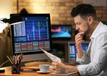 Liên tục cập nhật các kiến thức để học chơi Forex